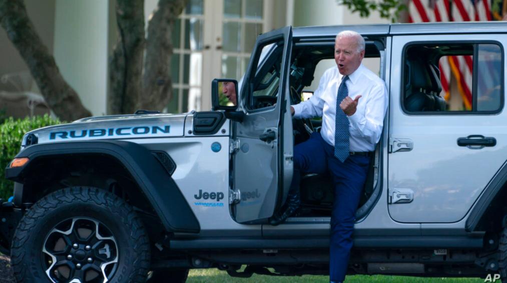 Joe Biden electric cae, masini electrice Joe Biden, Joe Biden vrea sa interzica pickup, Joe Biden vrea sua fara v8, probleme program Joe Biden masini v8 benzina