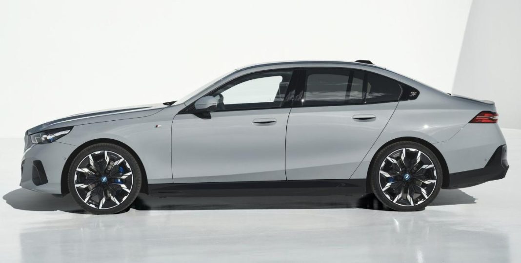 BMW i5 M60 xDrive 2023, tesla model s vs BMW i5 M60 xDrive, pret BMW i5 M60 xDrive, pret bmw 520d 2023, autolatest, probleme BMW i5